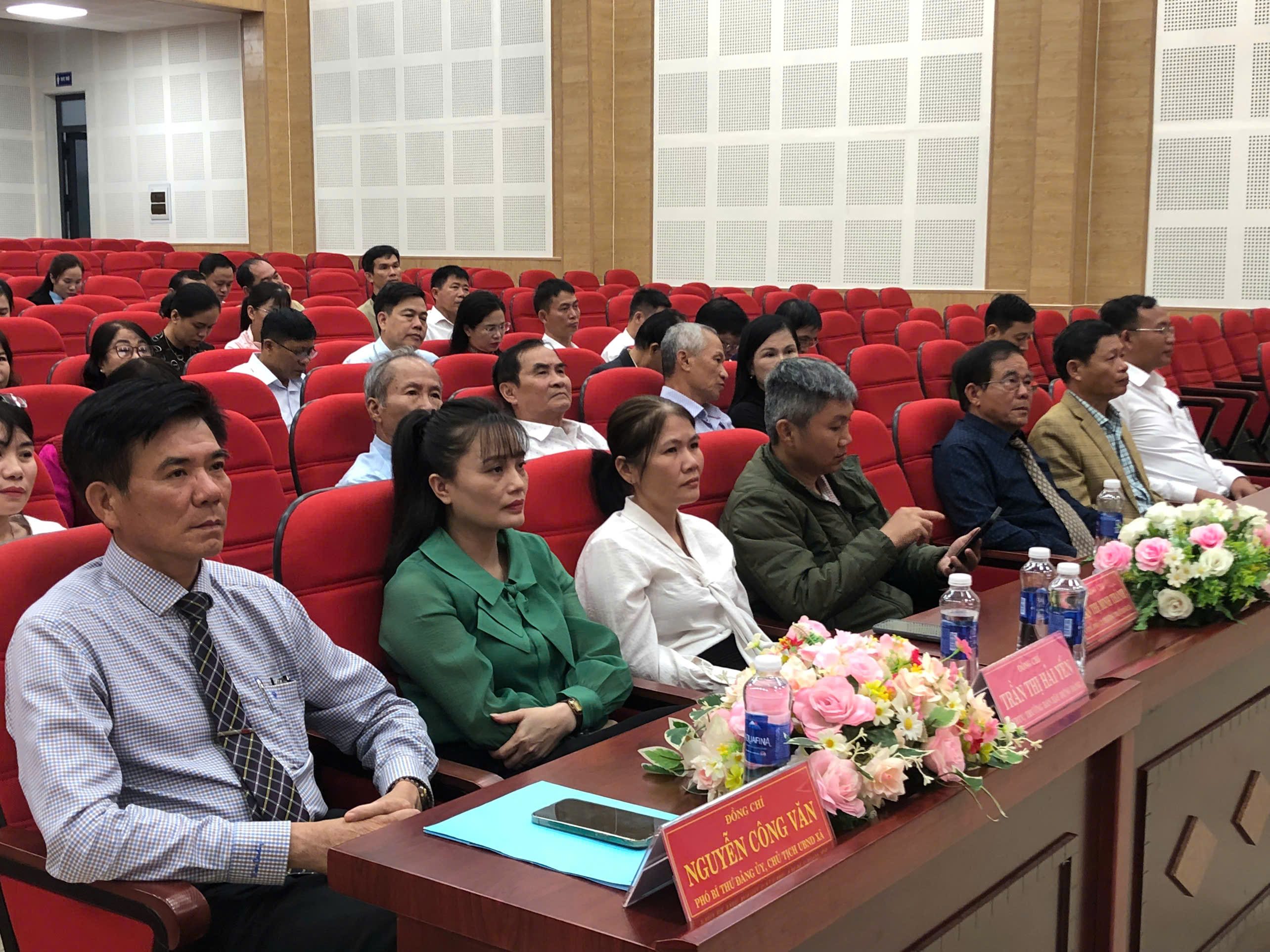 cac dai bieu tham du